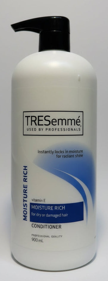 Tresemmé Moisture Rich For Dry or Damaged Hair Conditioner 900ML